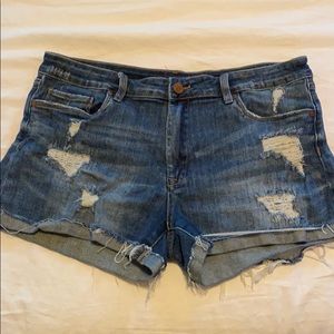Blank NYC Amira Short - Distressed